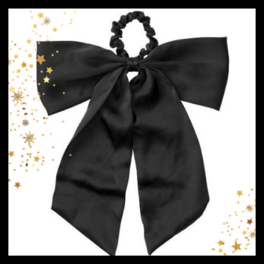 🖤𝒱𝒾𝒸𝓉𝑜𝓇𝒾𝒶'𝓈 𝒮𝑒𝒸𝓇𝑒𝓉 Bow Scrunchie🖤 - Picture 4 of 4